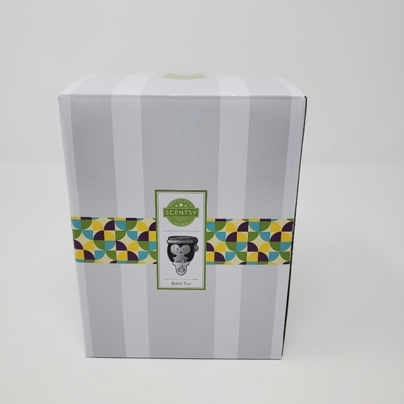 NIB SCENTSY MINI PLUG IN WARMER BABY TUX PENGUIN SANTA HAT HOLIDAY - Picture 9 of 12